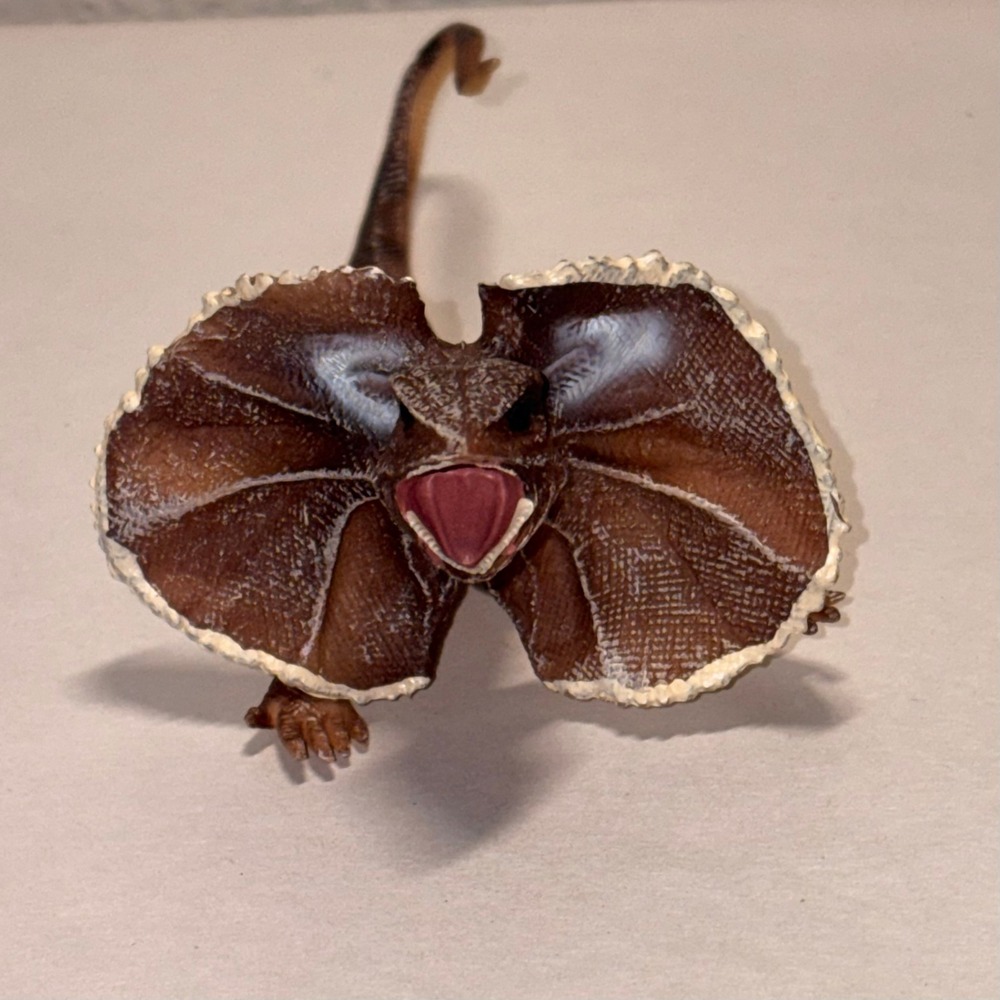 Safari Ltd Frilled Lizard Toy Figure Unisex 6.5in Brown Excellent Reptile Animal